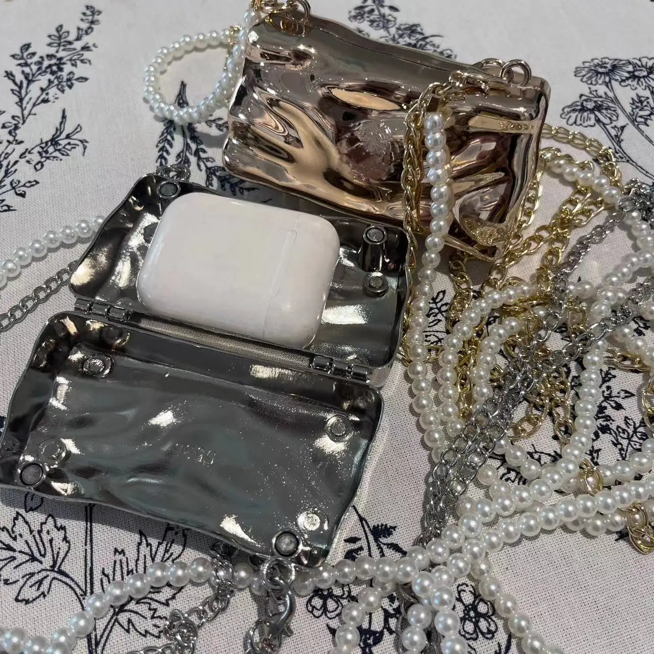 Metal Mini Bag for Women 2024 New Fashion Ice Crack Pearl Chain Mouth Red Bag Designer Shoulder Bag