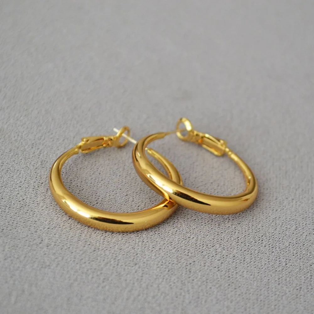 Hong Kong Style Oversize Gold Hoop Earrings for Women Minimalist Round Loop Earrings Elegant Daily Commute Fashion Jewelry