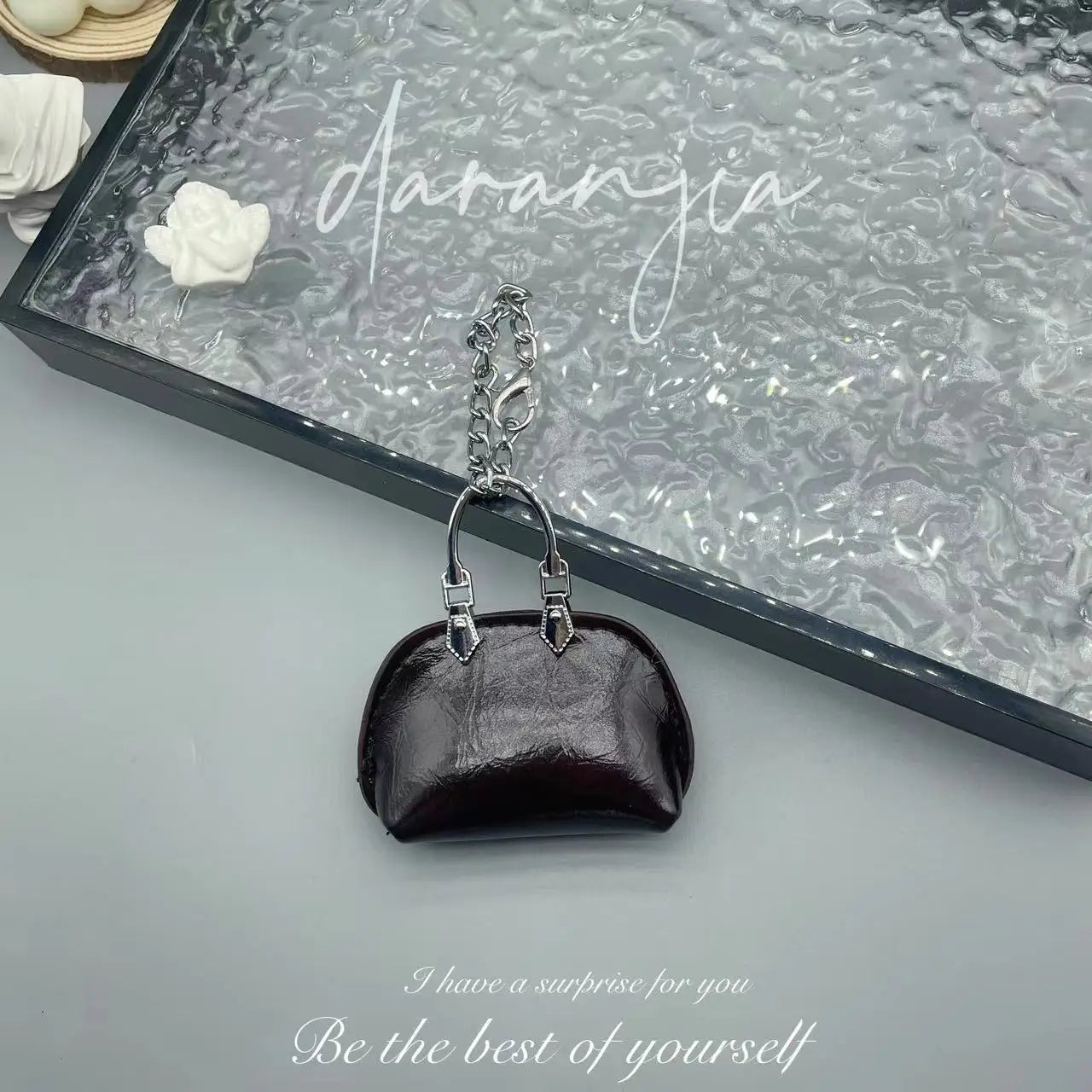 Mini Borsa a Conchiglia con Catena e Ciondolo – Accessorio Tracolla Donna 10 Colori