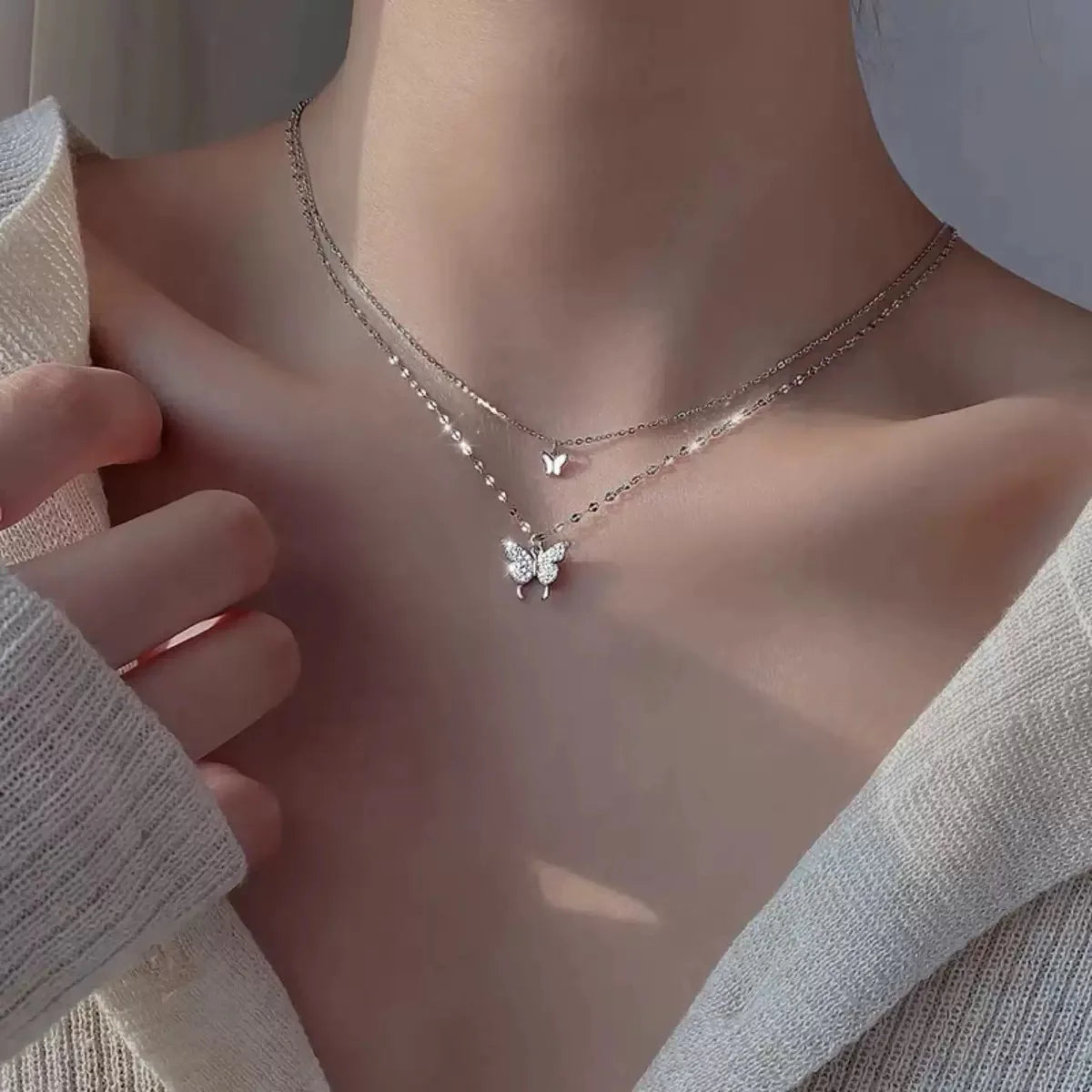Collana Donna Doppio Strato con Pendente Farfalla Brillante – Catena Clavicola 7 Finiture