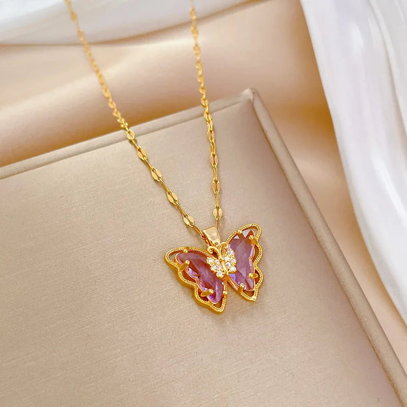 Collana Donna con Pendente Farfalla in Cristalli e Strass – Finitura Gold Party