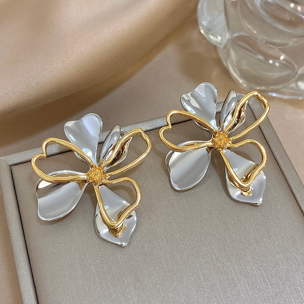 Orecchini Fiore Geometrico Bicolore Placcato Oro – uGlam