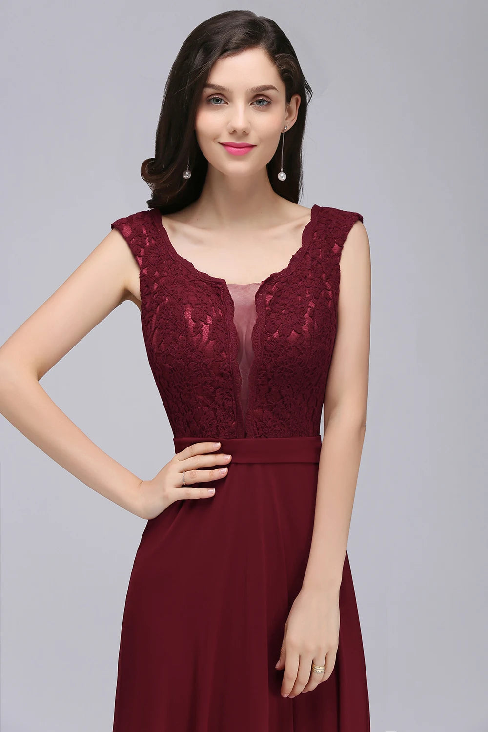 Abito da Sera Lungo Linea A in Pizzo e Chiffon – Collo Tondo, Senza Maniche, Formale