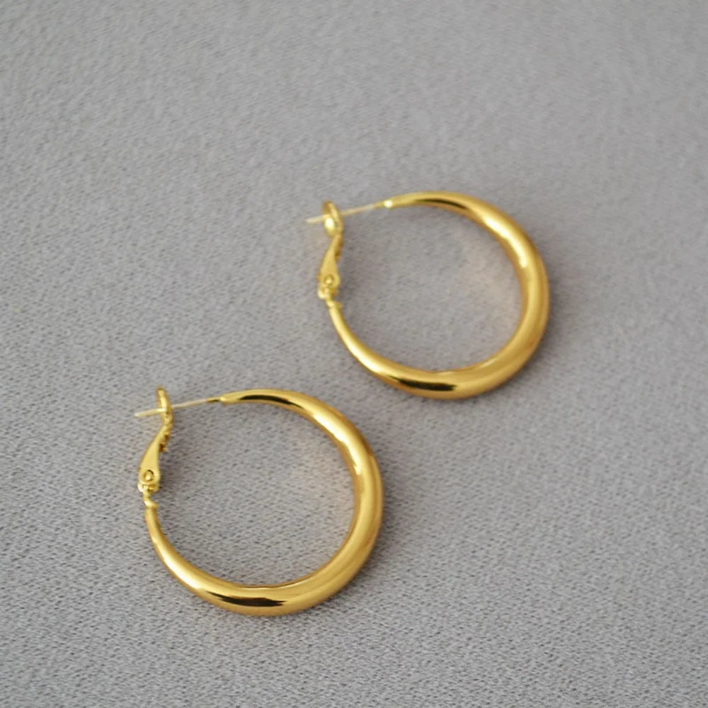 Hong Kong Style Oversize Gold Hoop Earrings for Women Minimalist Round Loop Earrings Elegant Daily Commute Fashion Jewelry