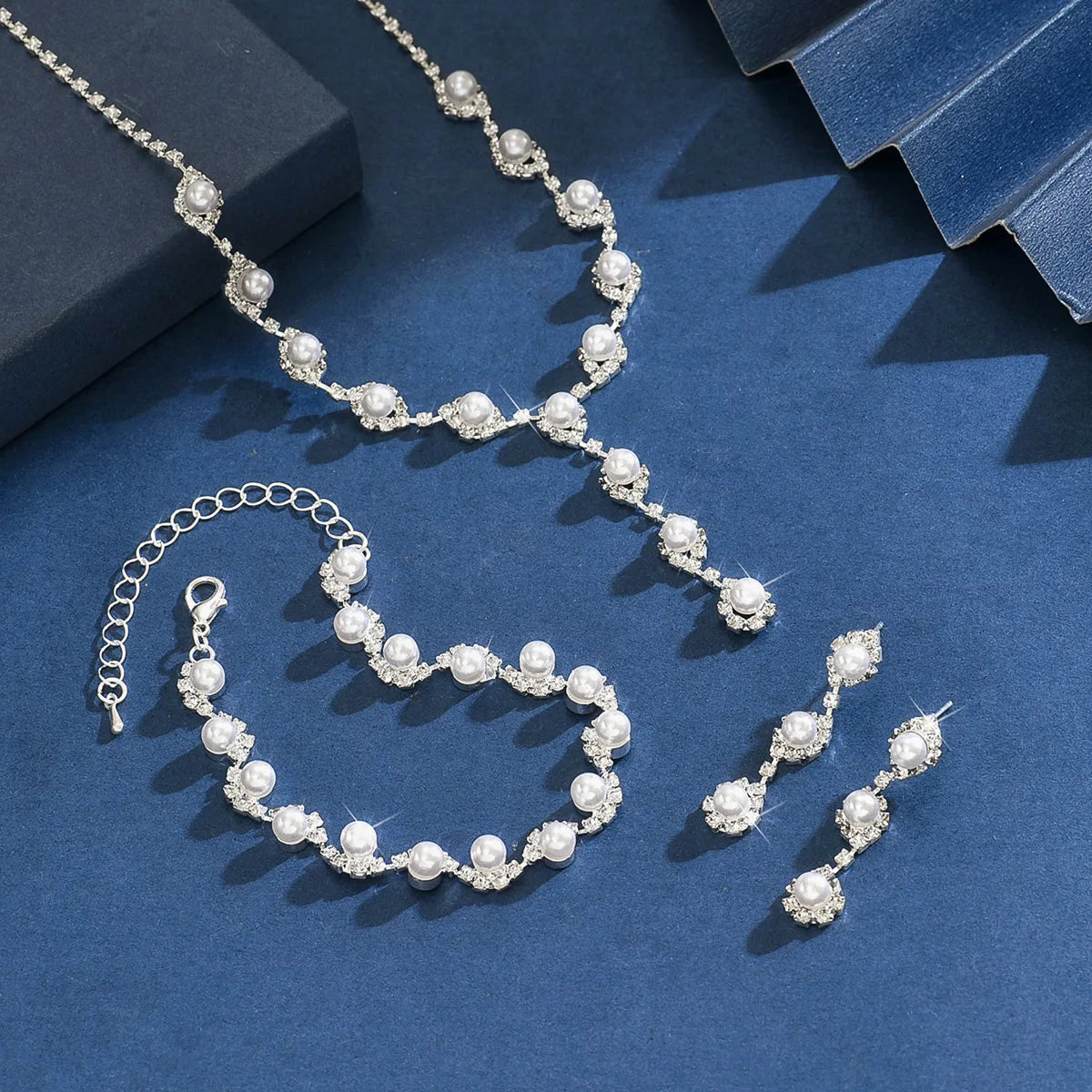 Set Gioielli Perle e Strass con Collana e Bracciale – uGlam