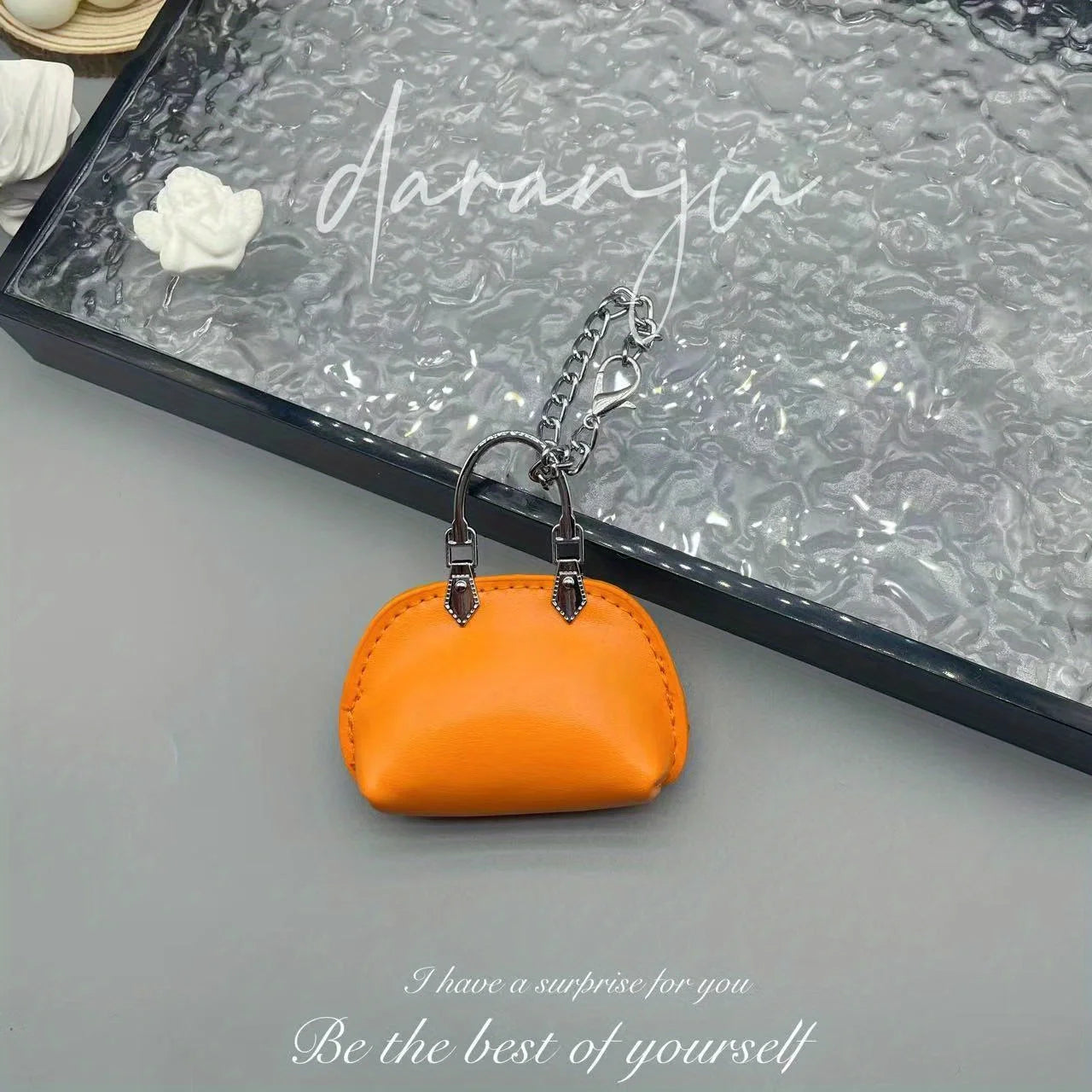 Mini Borsa a Conchiglia con Catena e Ciondolo – Accessorio Tracolla Donna 10 Colori