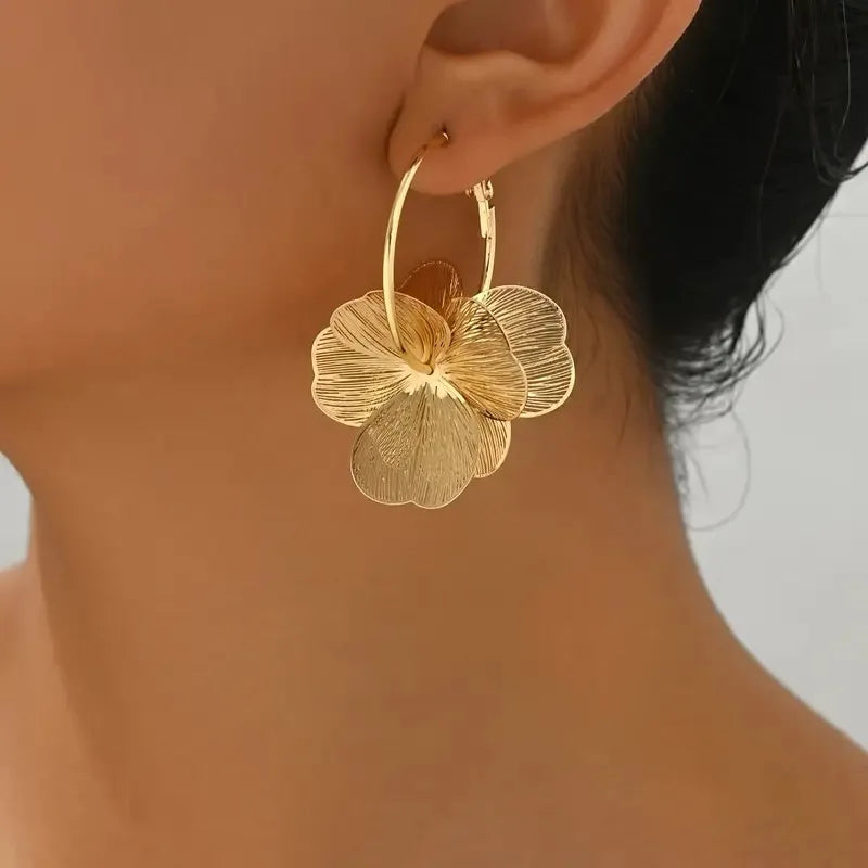 Exaggerate Golden Alloy Flower Big Hoop Earrings Personality Fashion Dangle Earring for Women Girls Ear Hook Metal Charm Jewelry