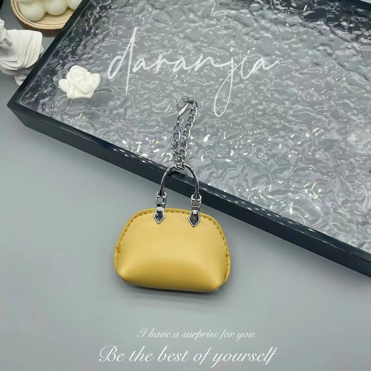 Mini Borsa a Conchiglia con Catena e Ciondolo – Accessorio Tracolla Donna 10 Colori